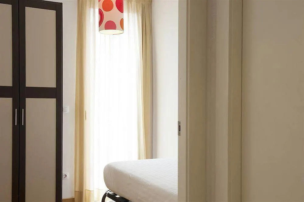 Mh Apartments Liceo Barcelona 0*,